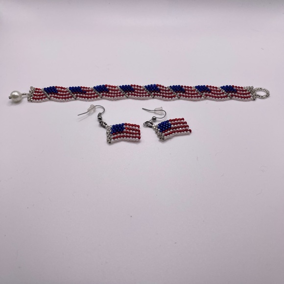 Flag Stars & Stripes Beaded Bracelet & Earrings. Handmade. New Without Tags - Picture 3 of 3